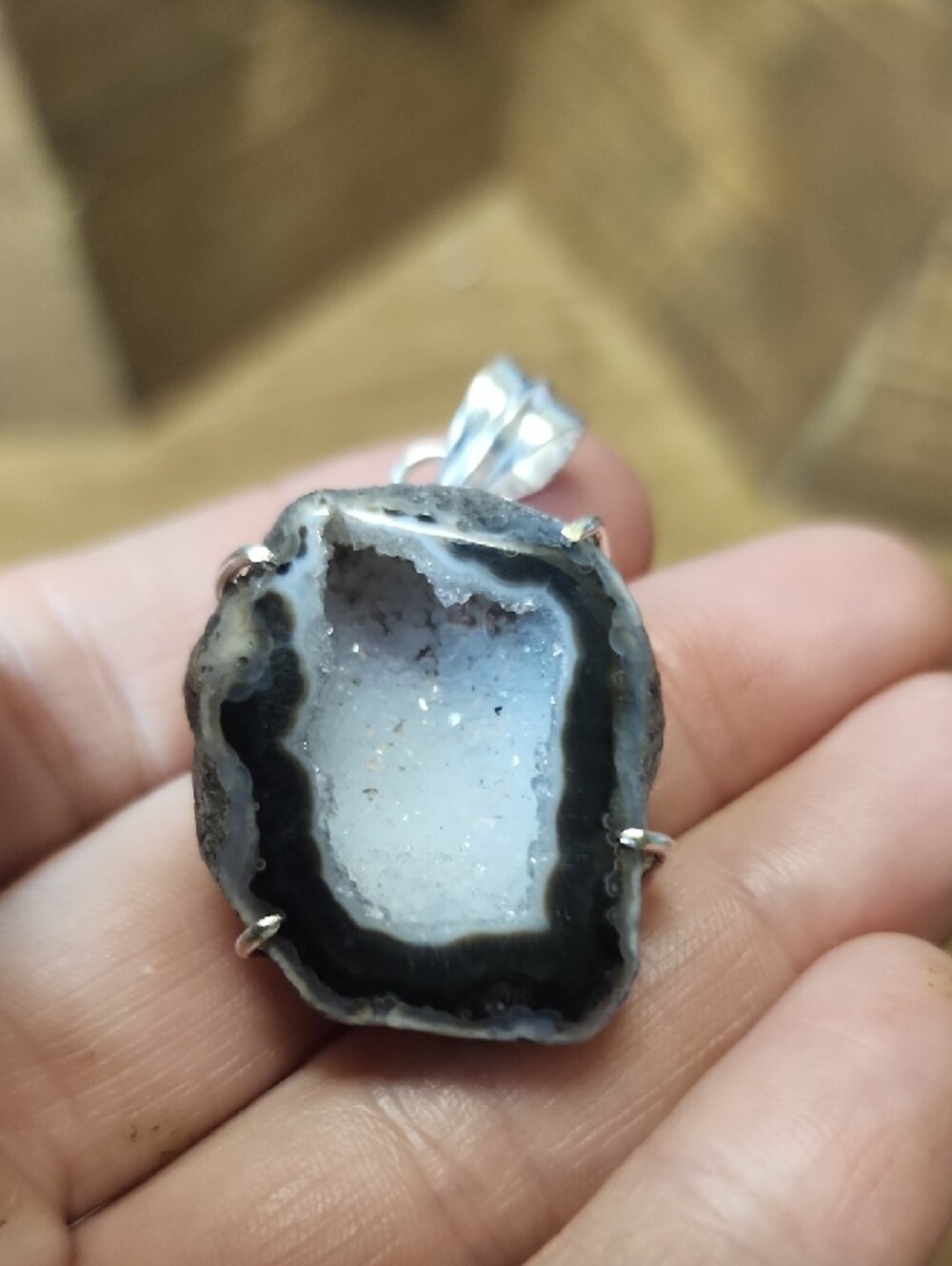 Natural Agate Geode Pendant in Gray and White - Unbranded - Picture 5 of 5
